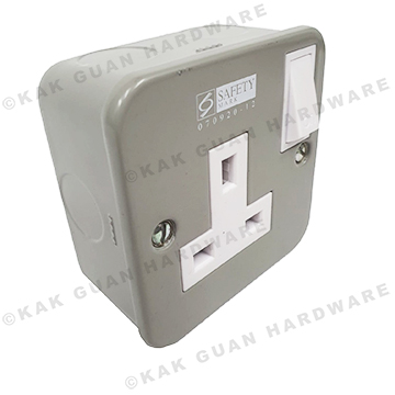 T & J M8913S 13A METAL CLAD SWITCH SOCKET