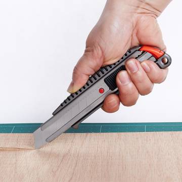 NT CUTTER L-500GRP 18MM PENKNIFE